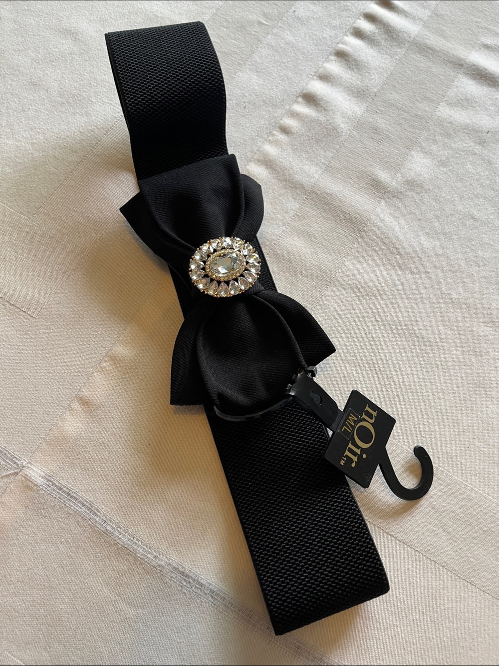 NWT nOir Jewelry Black Bow Elastic Waist Belt with Crystal Medallion
Size M/L